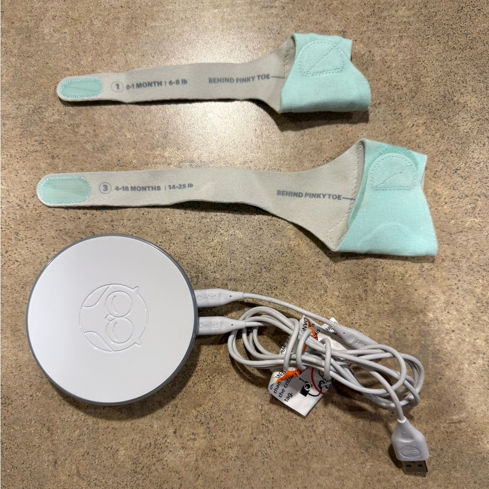 Owlet OBS 1.1 Smart Sock 2 Baby Health Monitor & 2 Socks - NO SENSOR - Tested